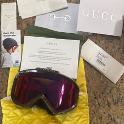 Authentic Never Worn Men’s Gucci Goggles