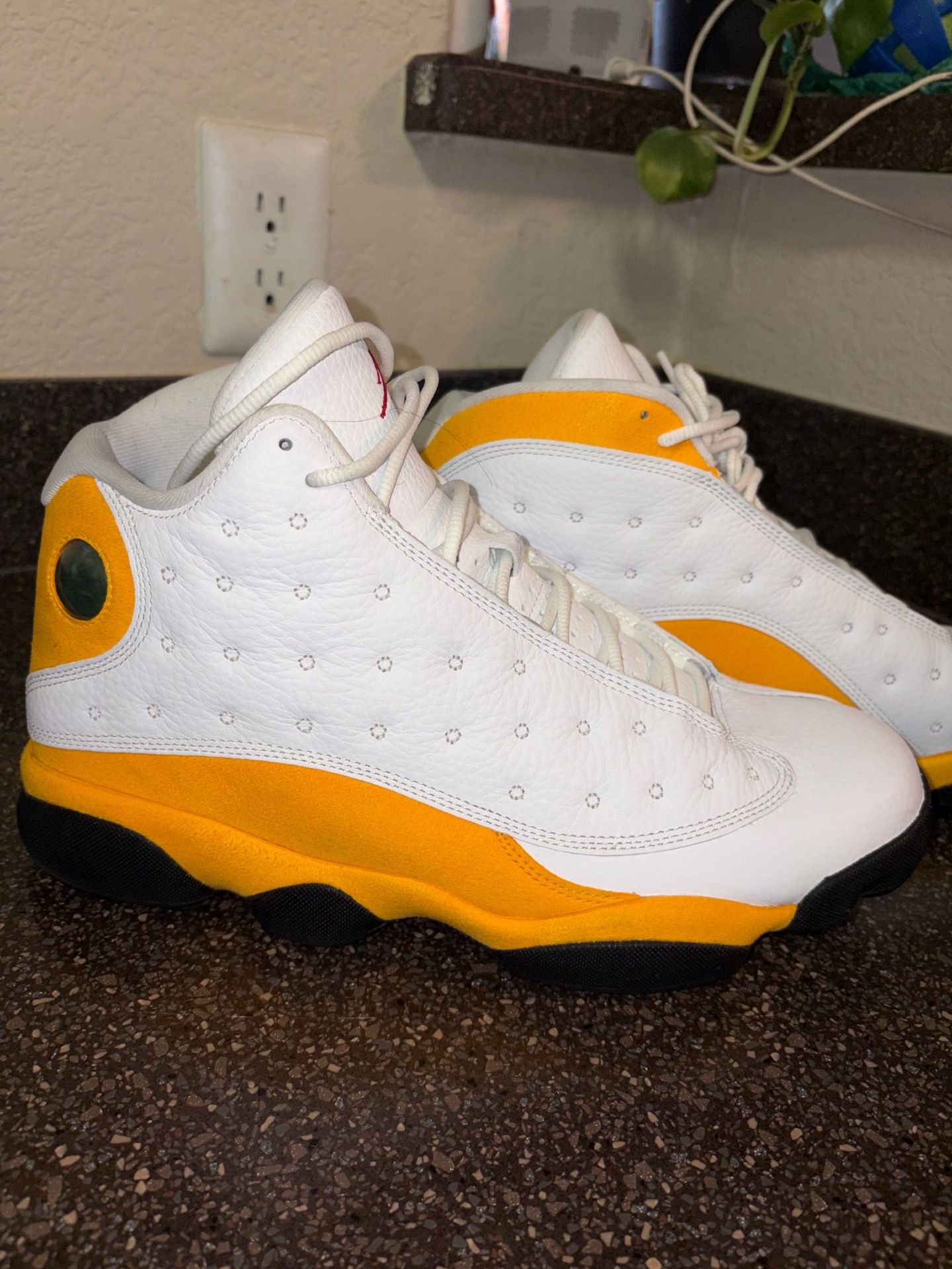 Air Jordan 13 Retro Size 11 – White/Yellow (Del Sol)