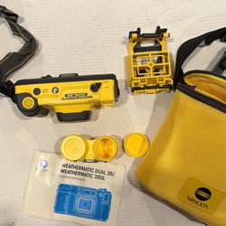Vintage Minolta Weathermatic Dual-35 MM underwater camera kit