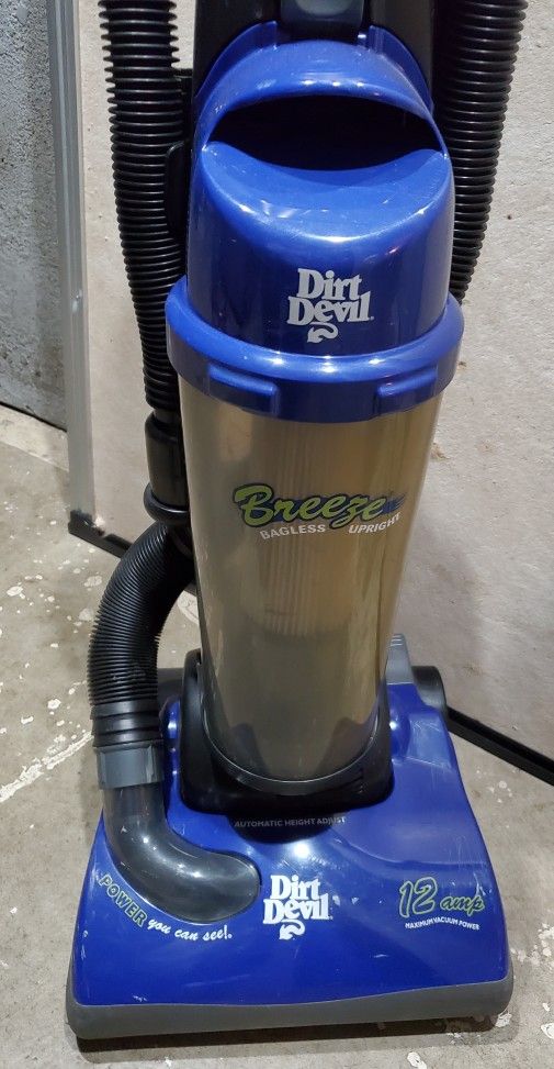 DIRT DEVIL BREEZE BAGLESS 12 AMP CYCLONIC UPRIGHT VACUUM 