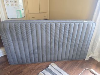 Twin sized mattress barely used