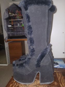 Demonia platform boots