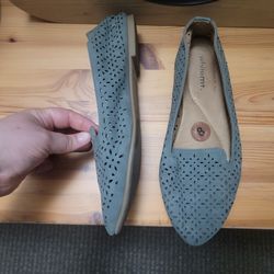 Blue flat shoes