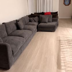 Sectional couch 