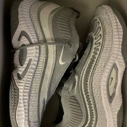 Men’s Nikes Size 10