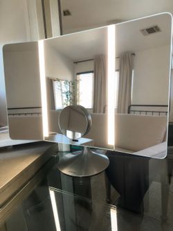 Vanity mirror