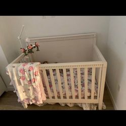 Brand New pottery barn kids 4-1 Crib With ALL Bedding 