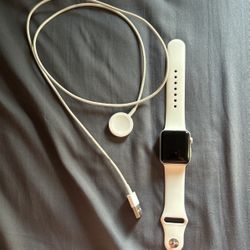 Apple Watch Series 3 With Charger 