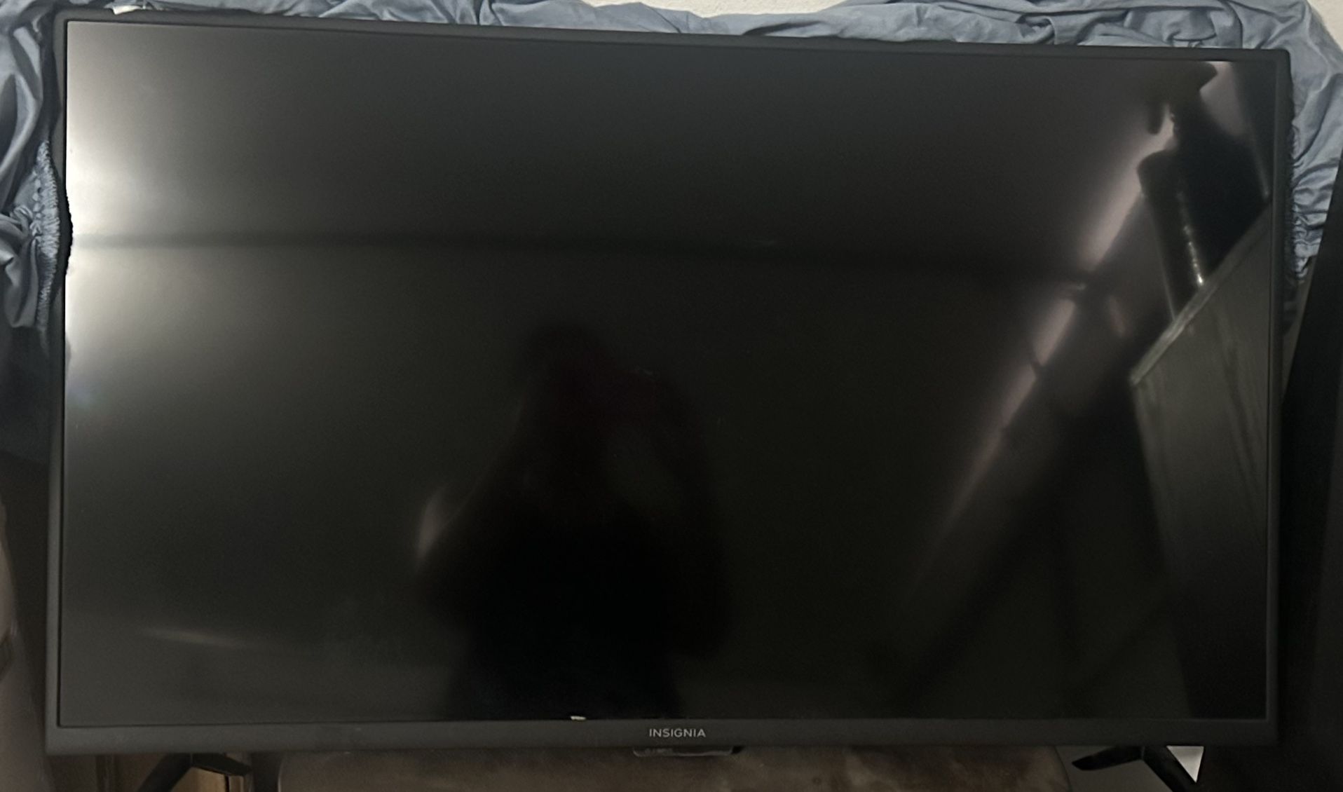 43” Insignia TV