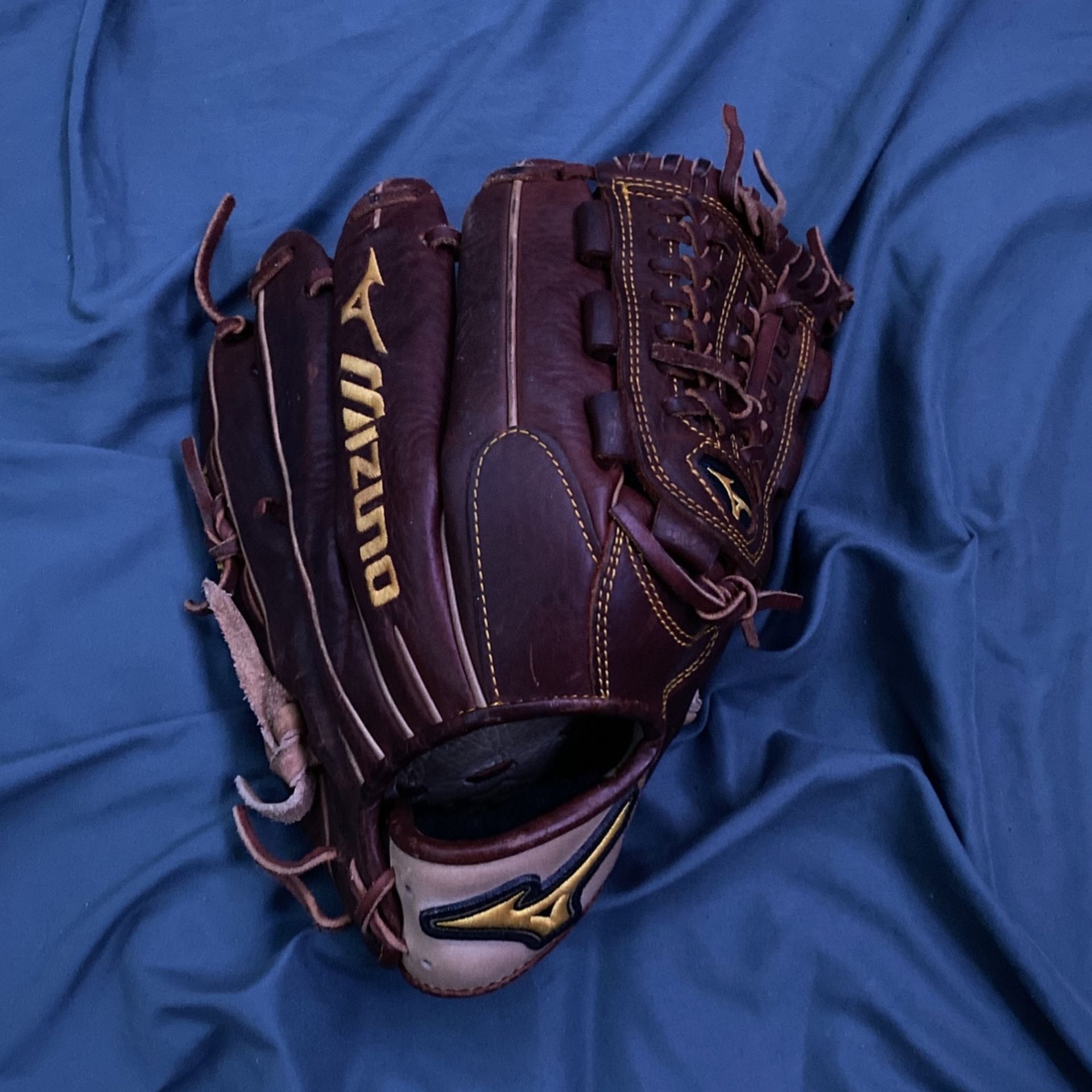 Mizuno Baseball Glove