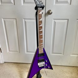 Jackson X Series Rhoads RRX24 Flying V guitar