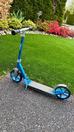 Razor Scooter for Kids - Lightweight, Foldable, Aluminum Frame, and Adjustable Handlebars