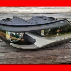 2012 - 2017 Volkswagen Tiguan Halogen Headlight (Right/Passenger)