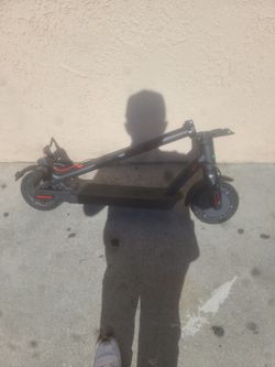 E-scooter black/red