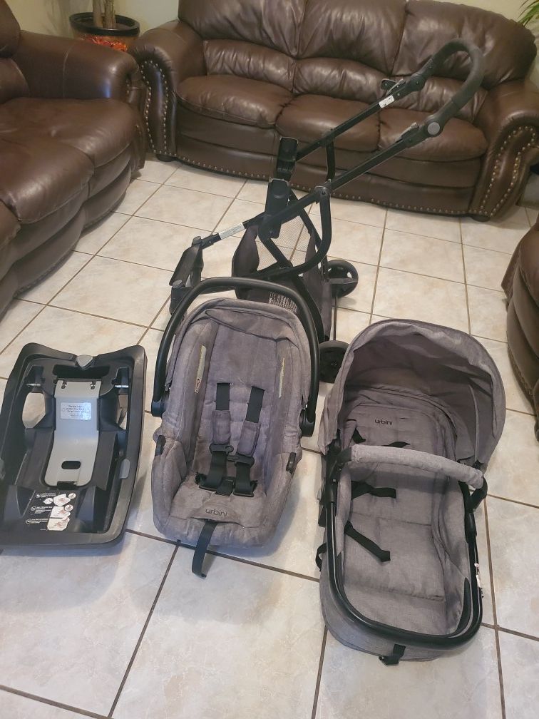 Urbini car seat and stroller in very good condition $120 in Pharr TX