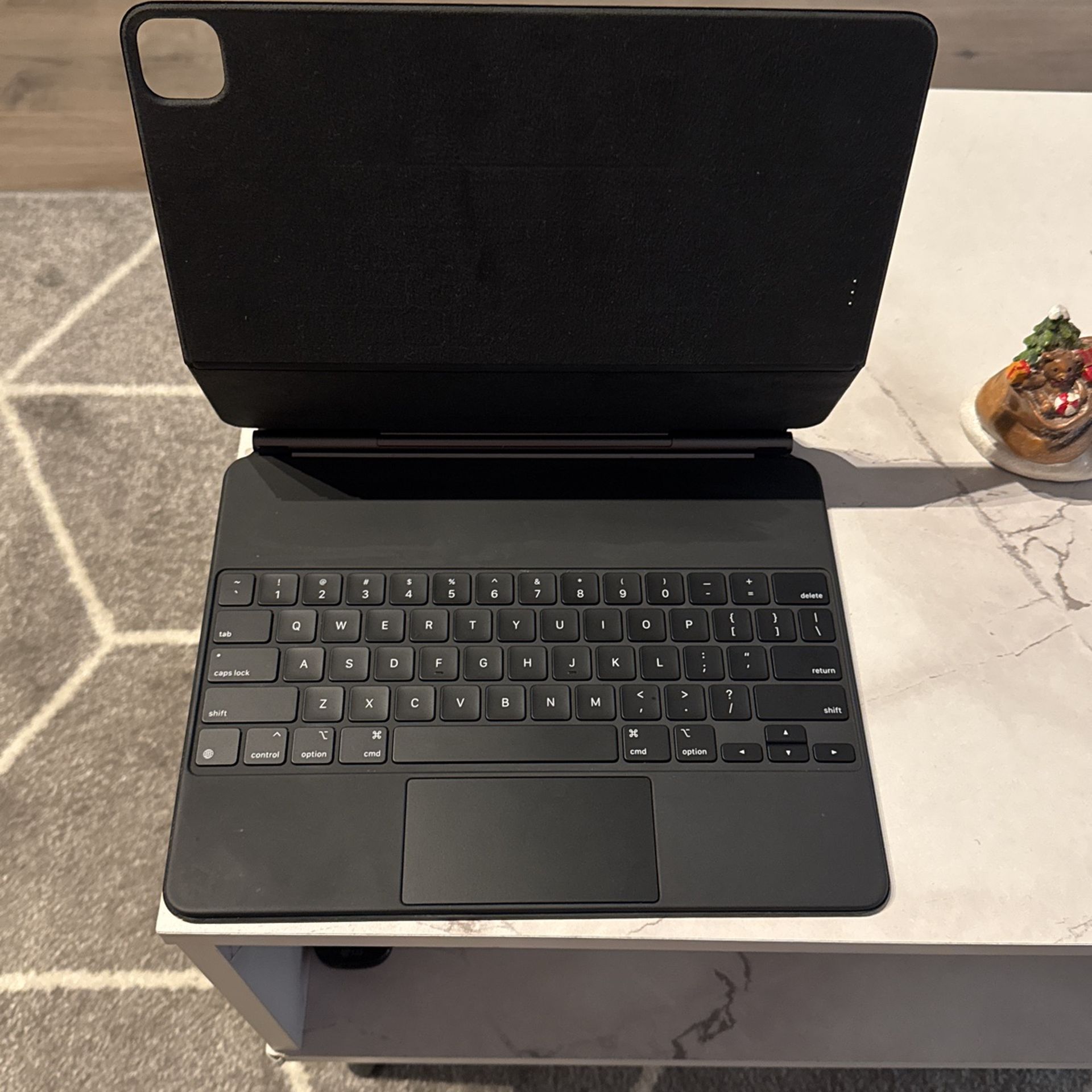 2021 iPad Pro 12.9” Magic Keyboard