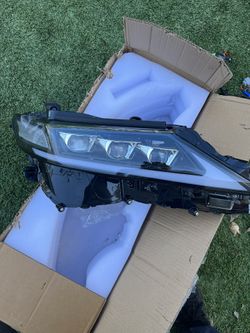 2018-2023 Toyota camry  Passenger Side Headlights