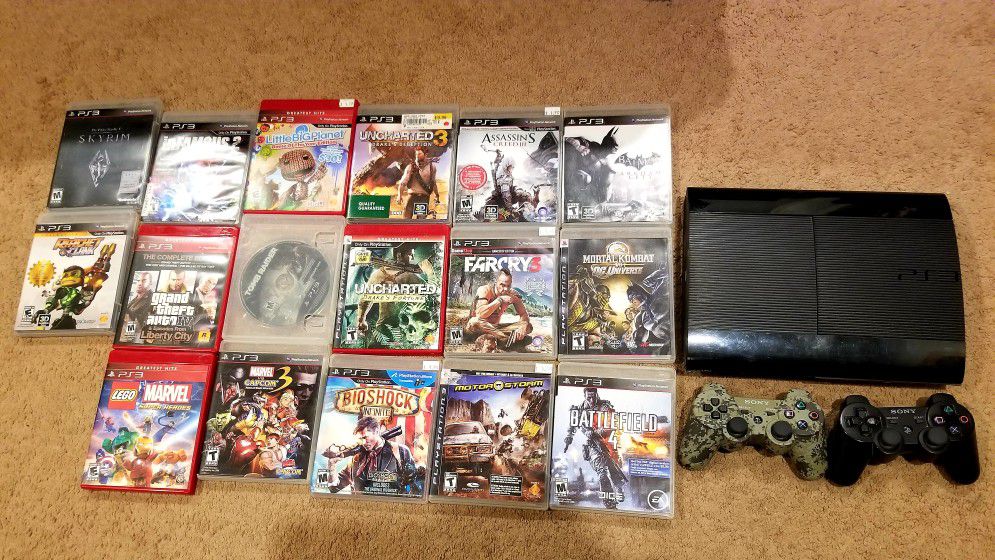 PS3 Slim 500gb 2 Controllers 17 Games