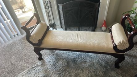 Elegant Carved Wood Chaise Lounge / Fainting Couch