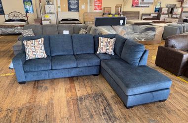 Wow! Stunning Ashley sectional — now ONLY $798! 😱