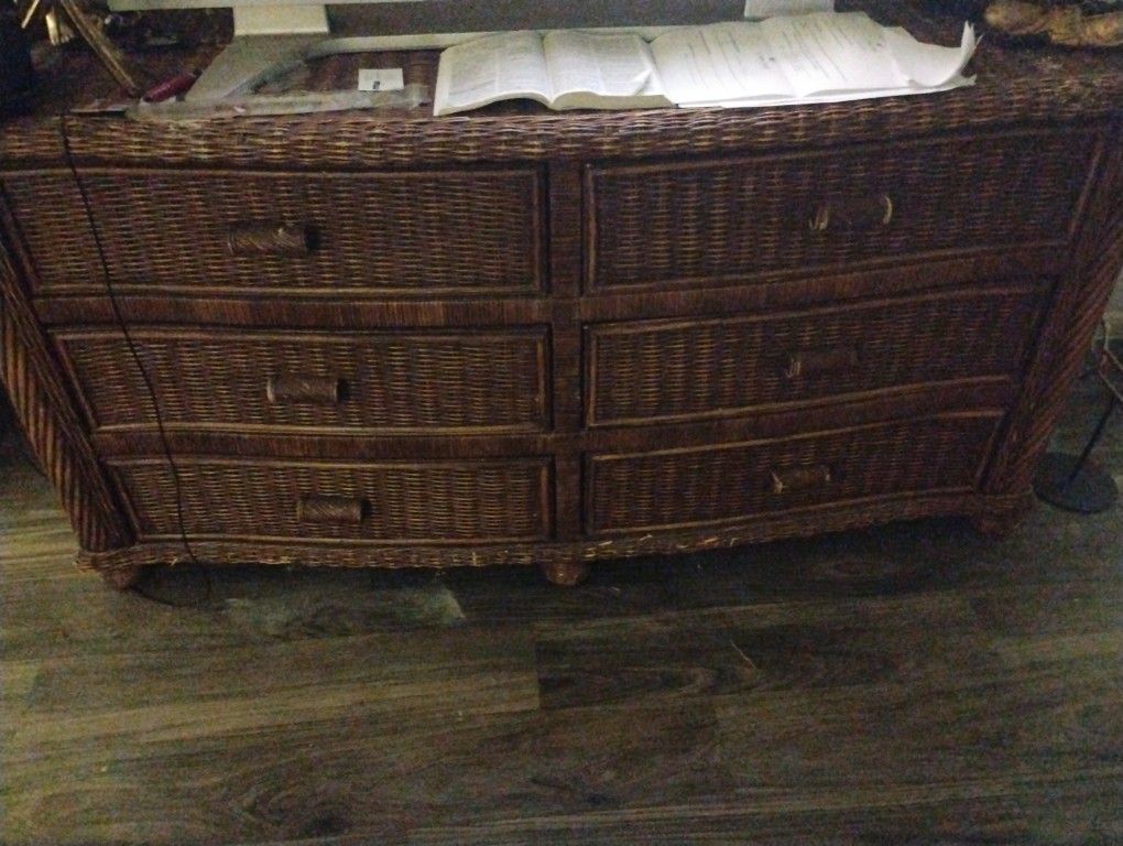 Dresser