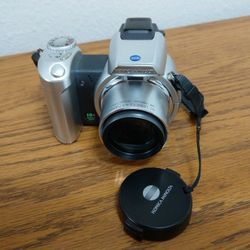 Digital Camera Konica Minolta DiMAGE Z2 4 MP 2GB SD Case