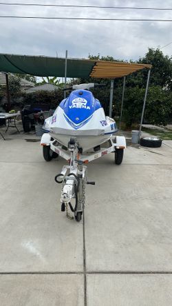 Jet skie. 2006 Yamaha VX110 Sport   And trailer