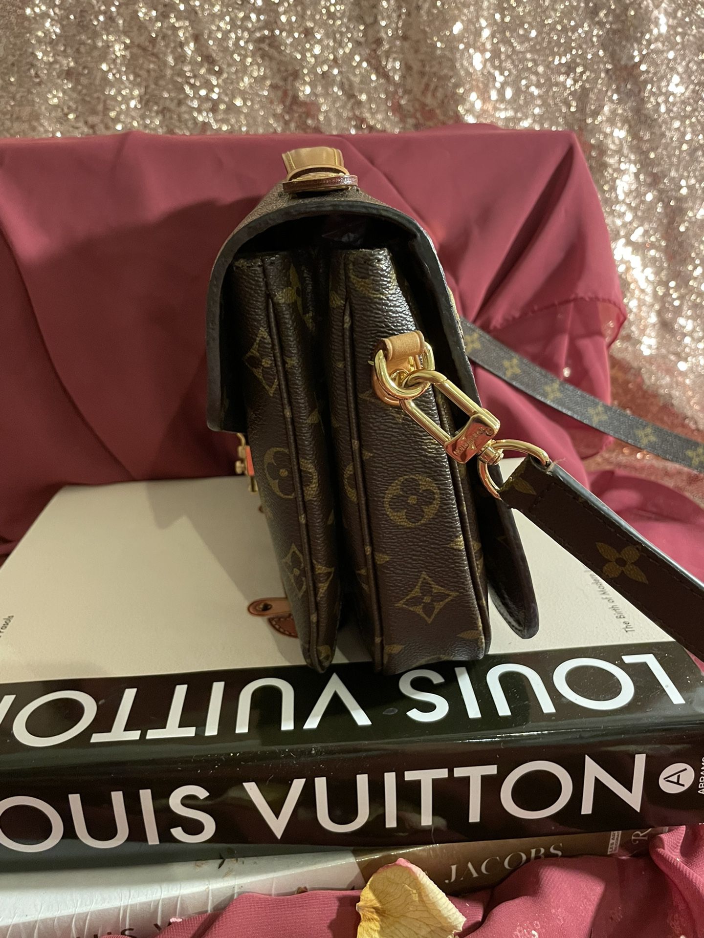 Louis Vuitton POCHETTE METIS M43984 Bag 25.0 x 19.0 x 7.0 cm for Sale in  Bremerton, WA - OfferUp