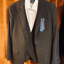 NWT Men’s 3 Piece Suit