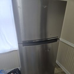 Refrigerator and Stove For Sale Looking For 650