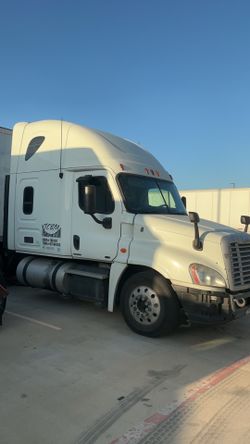 2012 Freightliner Cascadia White 125 DD15 14liter