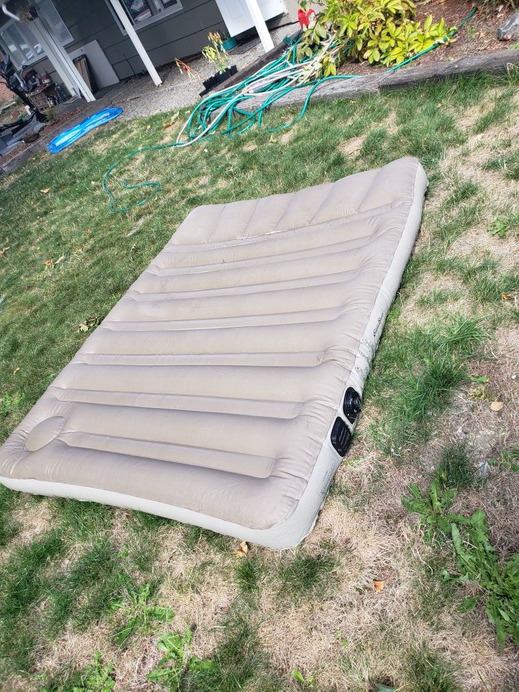 Eddie Bauer Queen size air mattress with pump and bag