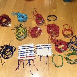 Bracelets / Pulseras 