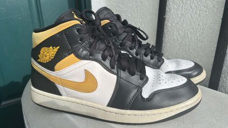 Air Jordan 1 Mid – Black/White/Gold – Men’s Size 10.5