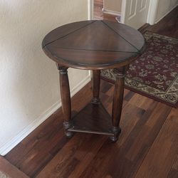 Vintage  Triple DropLeaf Wooden Table Triangle or Round  NICE!