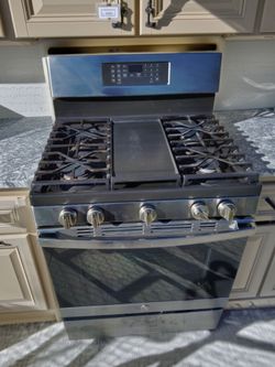 Whirlpool White Gas Range Stove