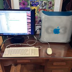 Macintosh G3 Tower monitor, keyboard and mouse