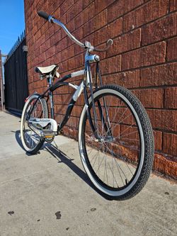 Schwinn 26 inch beach cruiser bike $170