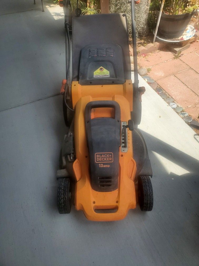 Black and Decker Plug in lawn mower 13 Inch