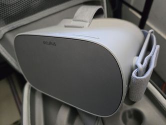 Oculus Go (2018) Virtual Reality Headset + Controller