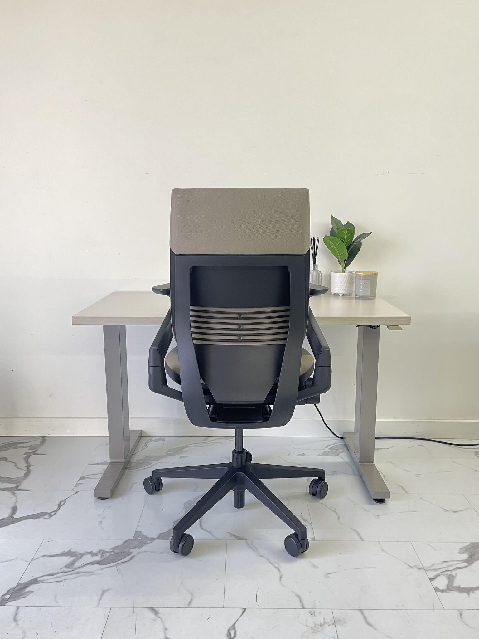 LIKE NEW STEELCASE GESTURE CHAIR TAN FABRIC WITH WRAPPED BACK!