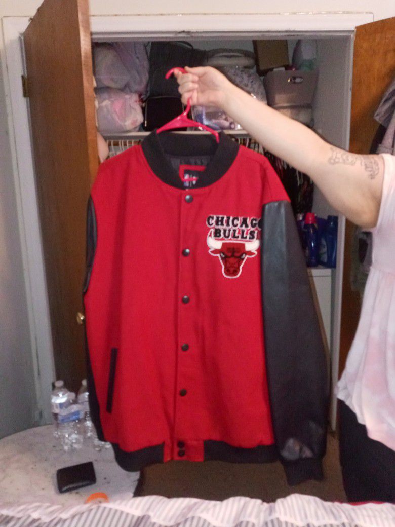 Chicago Bulls Jacket  XX Large 
