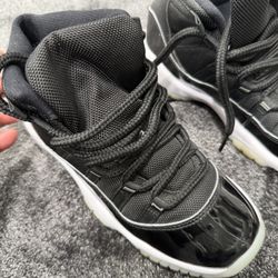 MARCA jordan 11 gratitude color: black . Size Youth.4