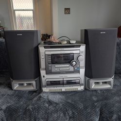 Aiwa Stereo System with Receiver and 2 Speakers