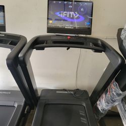 FULLERTON - 2025 Model Nordictrack Commercial 2450 Treadmill- 14MPH  max speed - 1600$