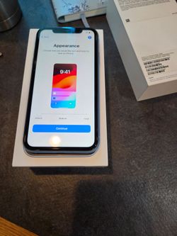 Apple iPhone XR 128gb UNLOCKED.