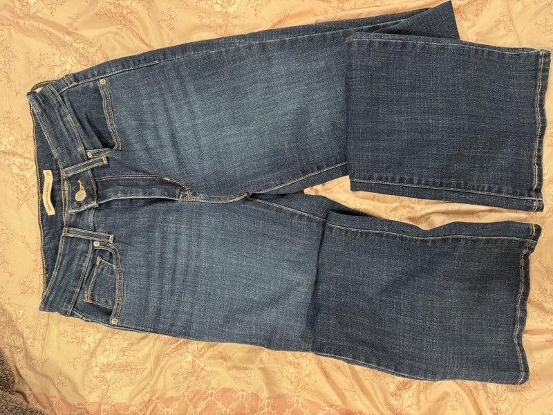 Bootcut Levi's size 27