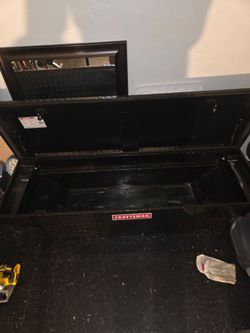 Truck tool box