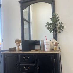 Stylist Station And Mirror 