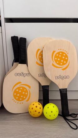 Pickleball Paddles and Indoor/Outdoor Ball